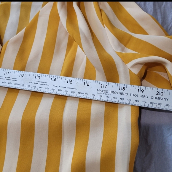 TRENDY, Silky Top Lot OF 2, Gold & Cream Striped Lot of 2 Womens SZ XS - Picture 12 of 12